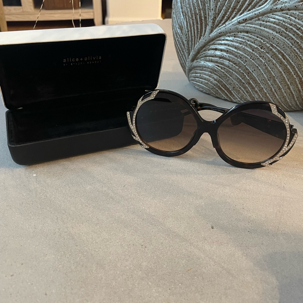 ALICE + OLIVIA Stacey Round Swarovski Sunglasses
